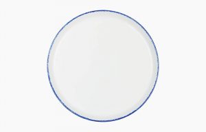 Prato 22cm Coral Blue. prato para salada ou entradas ou mesmo como prato de sobremesa branco com filagem esponjada azul.