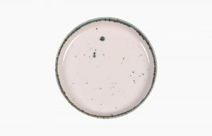 Plate 13cm Flirty. Porcelain plate. Dessert plate. Pink-coloured plate with blue spots (reactive glazes application).